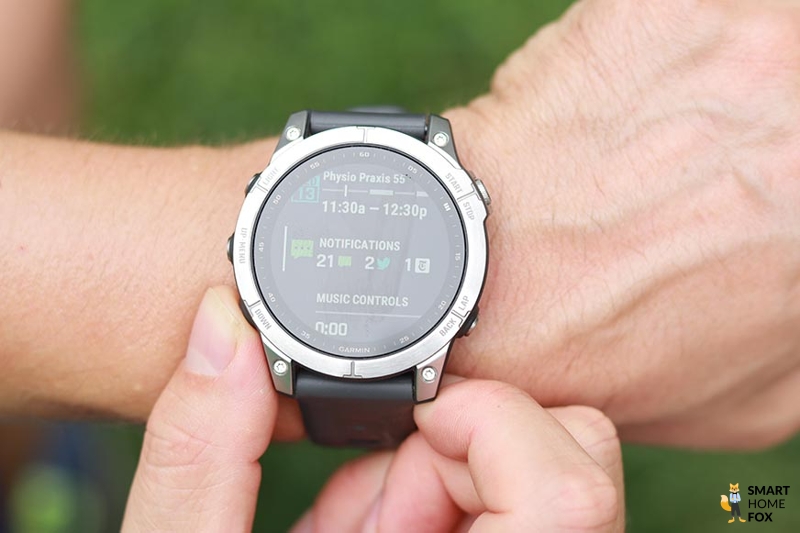 Man sieht die Nachrichtenfunktion auf der Garmin Fenix 7.